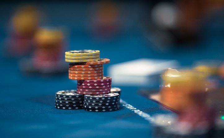 Adapting to Different Online Poker Formats: From Sit & Go’s to MTTs
